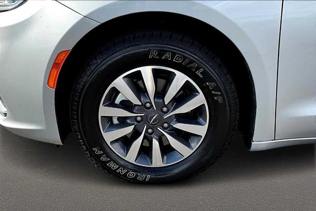 Photo of 2024 Silver Mist Clearcoat Chrysler Pacifica Hybrid