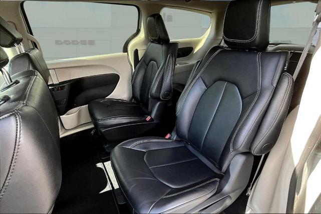 Photo of 2024 Silver Mist Clearcoat Chrysler Pacifica Hybrid