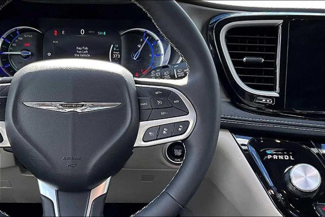 Photo of 2024 Silver Mist Clearcoat Chrysler Pacifica Hybrid