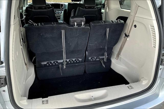 Photo of 2024 Silver Mist Clearcoat Chrysler Pacifica Hybrid