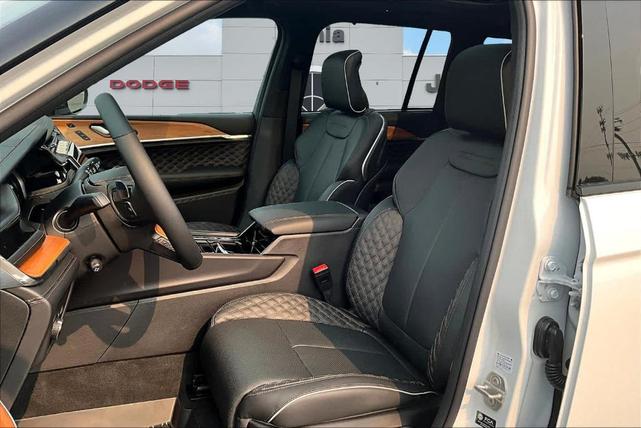 Photo of 2025 Bright White Clearcoat Jeep Grand Cherokee
