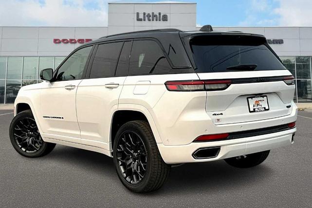 Photo of 2025 Bright White Clearcoat Jeep Grand Cherokee