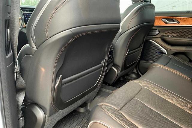 Photo of 2025 Bright White Clearcoat Jeep Grand Cherokee