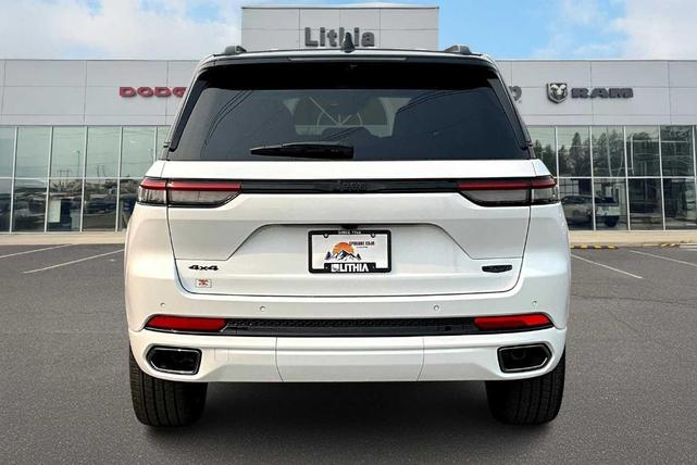 Photo of 2025 Bright White Clearcoat Jeep Grand Cherokee
