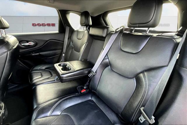 Photo of 2023 Hydro Blue Pearlcoat Jeep Cherokee