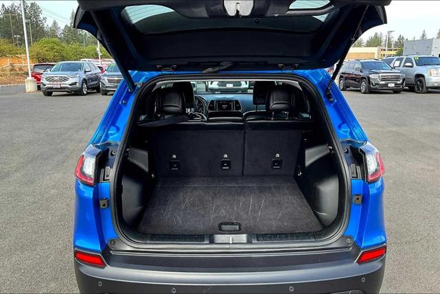 Photo of 2023 Hydro Blue Pearlcoat Jeep Cherokee