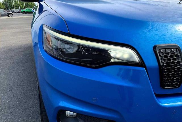 Photo of 2023 Hydro Blue Pearlcoat Jeep Cherokee
