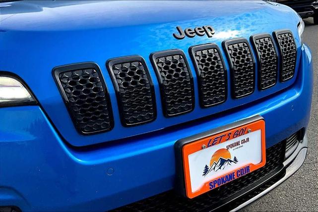 Photo of 2023 Hydro Blue Pearlcoat Jeep Cherokee