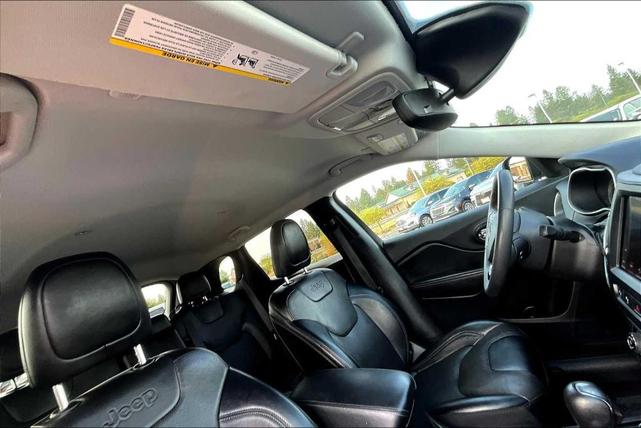 Photo of 2023 Hydro Blue Pearlcoat Jeep Cherokee