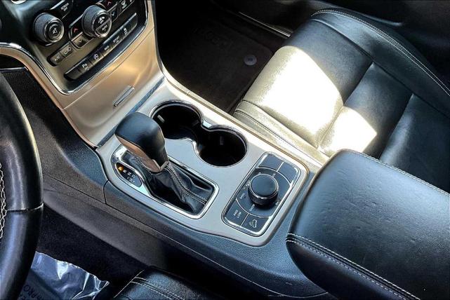 Photo of 2016 Granite Crystal Clearcoat Metallic Jeep Grand Cherokee