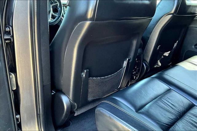 Photo of 2016 Granite Crystal Clearcoat Metallic Jeep Grand Cherokee
