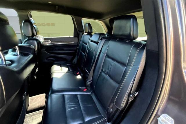 Photo of 2016 Granite Crystal Clearcoat Metallic Jeep Grand Cherokee