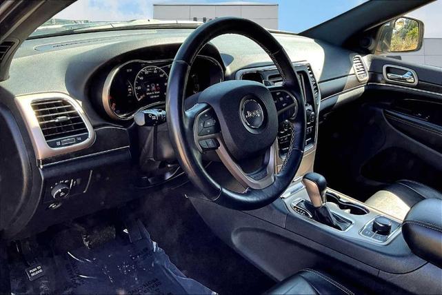 Photo of 2016 Granite Crystal Clearcoat Metallic Jeep Grand Cherokee