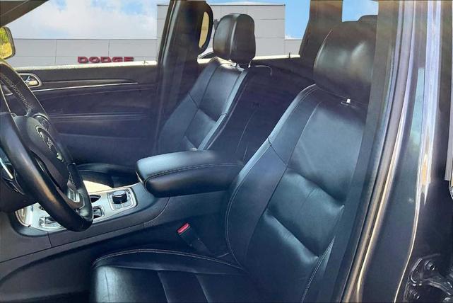 Photo of 2016 Granite Crystal Clearcoat Metallic Jeep Grand Cherokee
