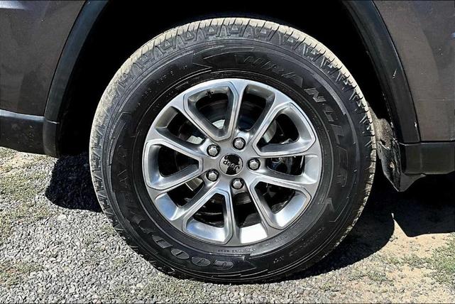 Photo of 2016 Granite Crystal Clearcoat Metallic Jeep Grand Cherokee