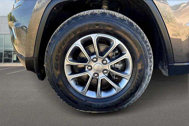 Photo of 2016 Granite Crystal Clearcoat Metallic Jeep Grand Cherokee