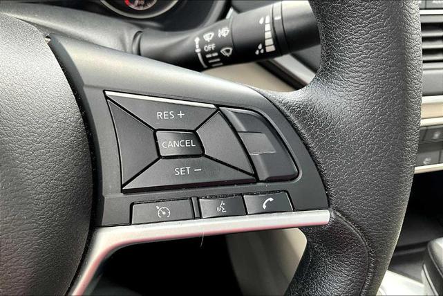 Photo of 2022 White Nissan Altima