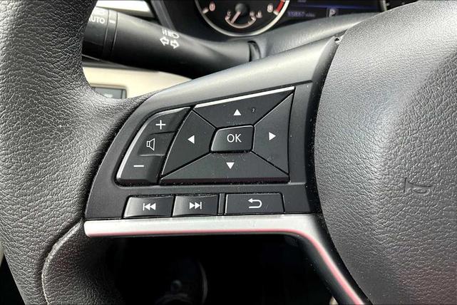 Photo of 2022 White Nissan Altima