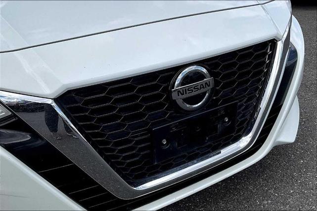 Photo of 2022 White Nissan Altima