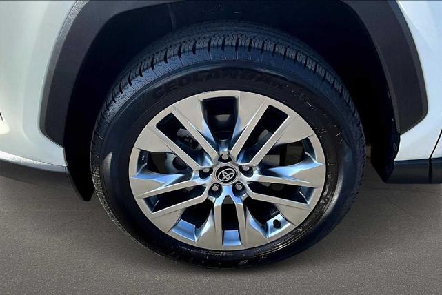 Photo of 2021 Blizzard Pearl Toyota RAV4