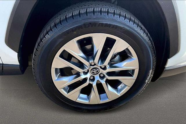 Photo of 2021 Blizzard Pearl Toyota RAV4