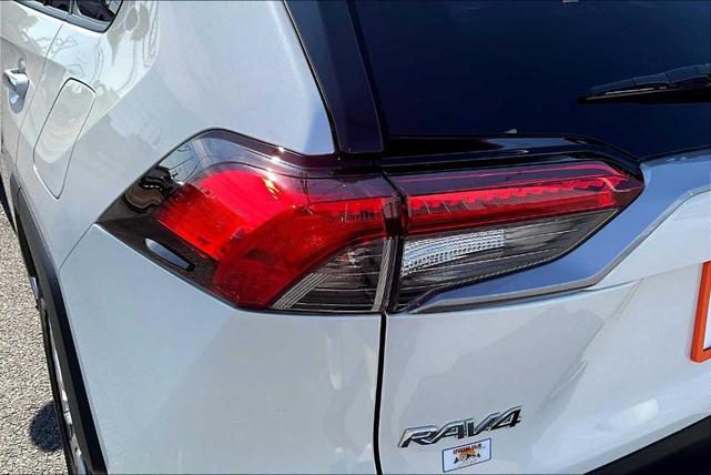 Photo of 2021 Blizzard Pearl Toyota RAV4