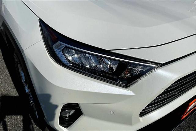 Photo of 2021 Blizzard Pearl Toyota RAV4