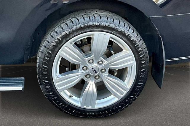 Photo of 2021 Agate Black Metallic Ford Expedition