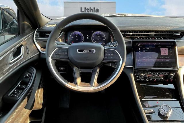 Photo of 2024 Silver Zynith Jeep Grand Cherokee L