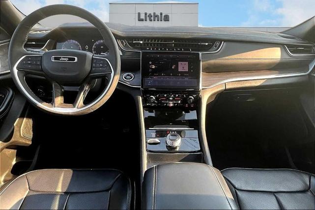 Photo of 2024 Silver Zynith Jeep Grand Cherokee L