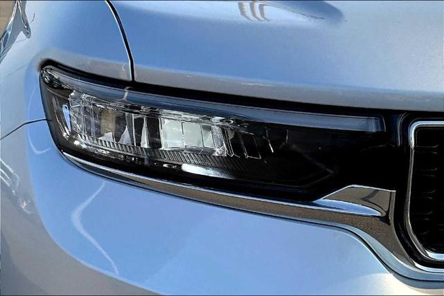 Photo of 2024 Silver Zynith Jeep Grand Cherokee L
