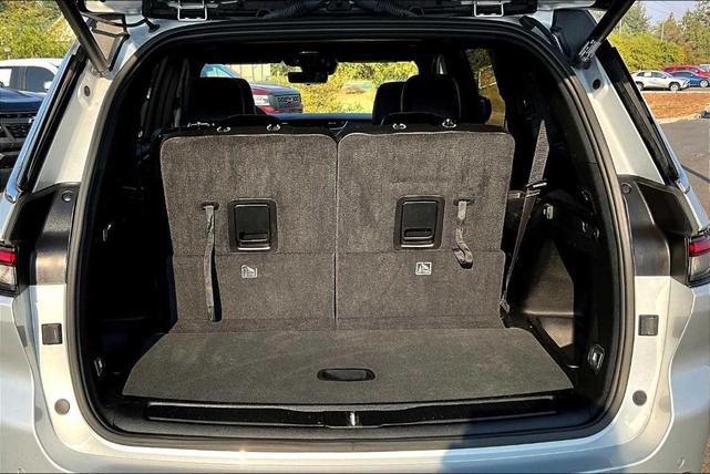 Photo of 2024 Silver Zynith Jeep Grand Cherokee L