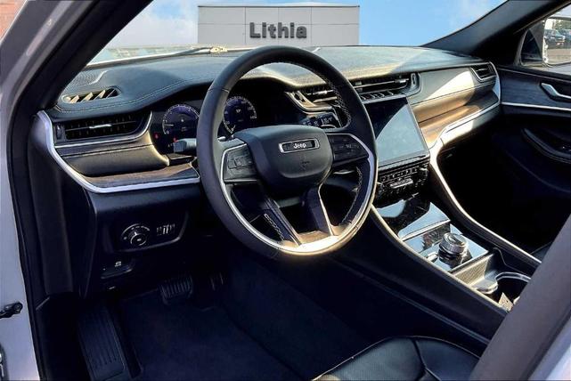 Photo of 2024 Silver Zynith Jeep Grand Cherokee L
