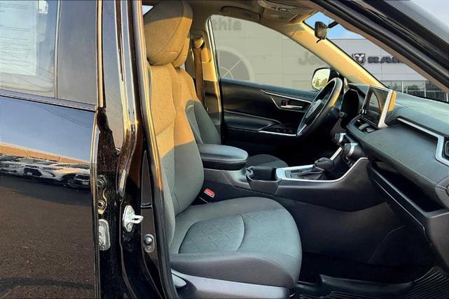 Photo of 2024 Midnight Black Metallic Toyota RAV4