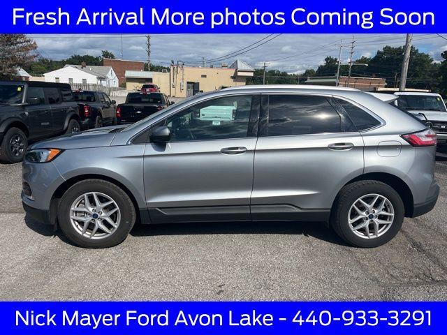 Photo of 2022 ICONIC SILVER Ford Edge