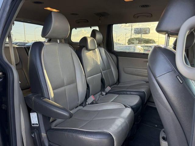 Photo of 2017 Aurora Black Kia Sedona