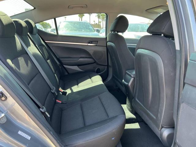 Photo of 2019 Gray Hyundai ELANTRA