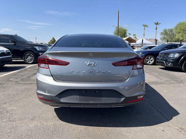 Photo of 2019 Gray Hyundai ELANTRA