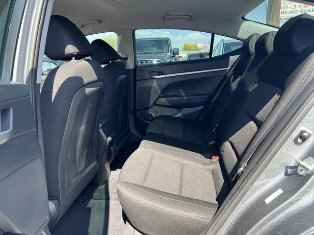 Photo of 2019 Gray Hyundai ELANTRA
