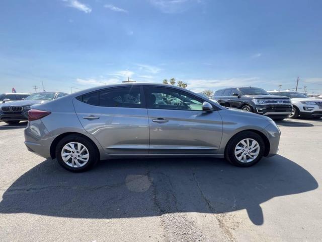 Photo of 2019 Gray Hyundai ELANTRA