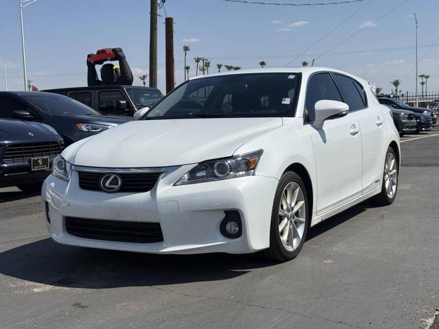 Photo of 2013 White Lexus CT 200h