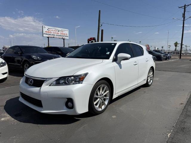 Photo of 2013 White Lexus CT 200h