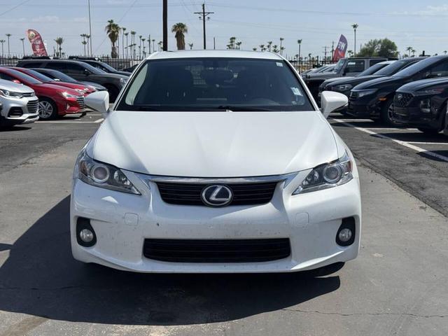 Photo of 2013 White Lexus CT 200h