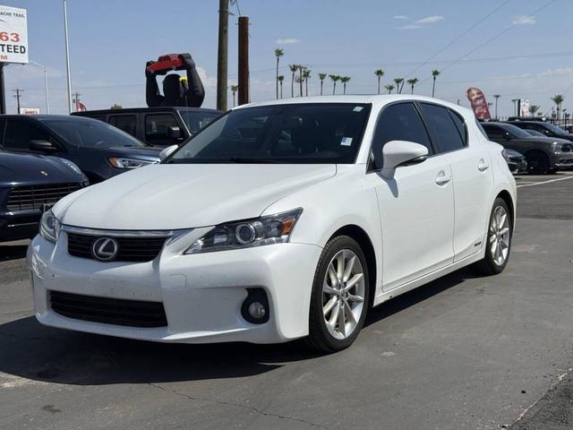 Photo of 2013 White Lexus CT 200h