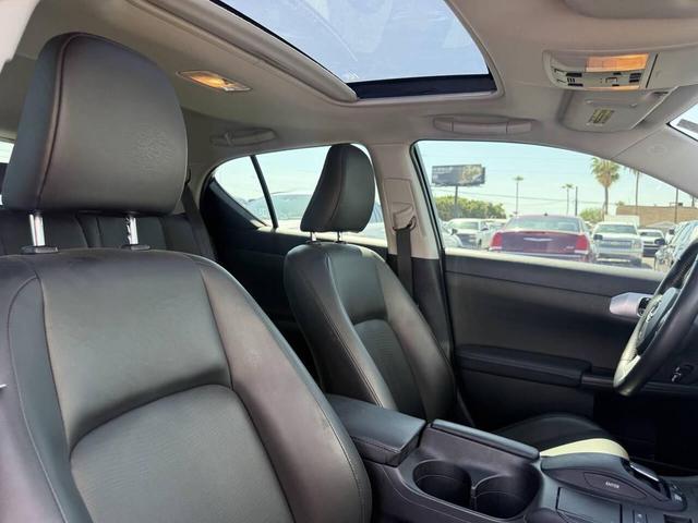 Photo of 2013 White Lexus CT 200h