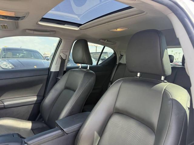 Photo of 2013 White Lexus CT 200h