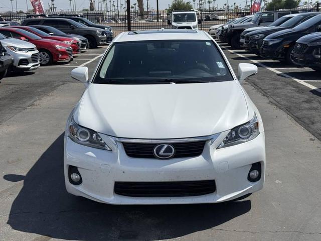 Photo of 2013 White Lexus CT 200h