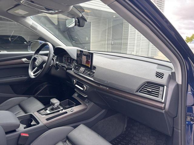 Photo of 2025 Navarra Blue Metallic Audi Q5