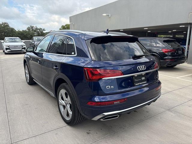 Photo of 2025 Navarra Blue Metallic Audi Q5