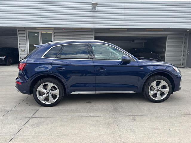 Photo of 2025 Navarra Blue Metallic Audi Q5